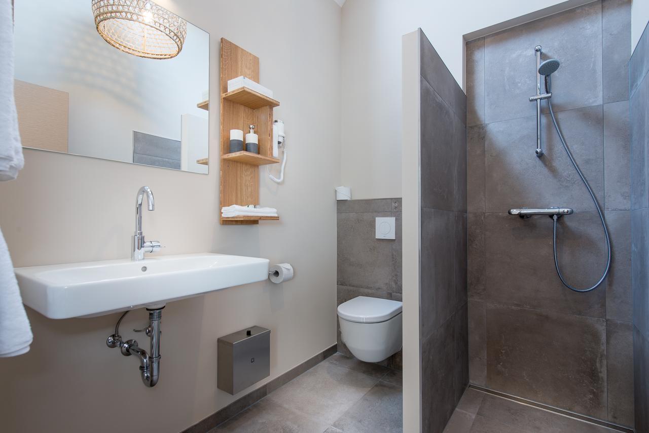 Leut Logies Hotel Влиланд Екстериор снимка